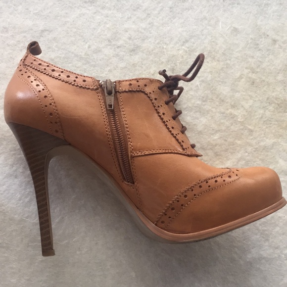 Fergie size 8 high heel shoes - Picture 5 of 15